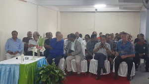 Lidér Karizmatiku Kayrala Xanana Gusmão no Premiadu Nobel da Paz José Ramos Horta hamutuk ho ema importante sira tuur hela iha fatin VIP nian iha sede Partidu CNRT, Bairro Grillos, Dili (18/12)