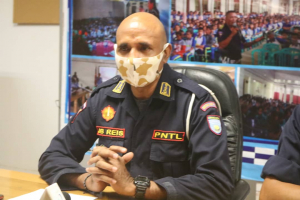 Xefi Departamentu Tránzitu Nasional Seguransa Rodoviária, Superintendente Polísia, Joăo Belo ko&#039;alia hela ba media sira liuhusi konferénsia imprénsa iha Komandu jerál Kaikoli, sesta (18/06).