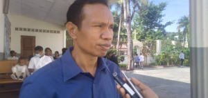 Administradór Apostóliku Dioseze Baukau, Padre Alípio Pinto Gusmão ko&#039;alia hela ba média sira iha katerdral vila antiga, kuarta (02/03).