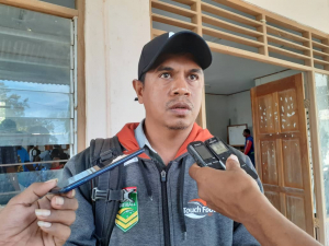 Diretór Eskola Sekundária Santo António (ESSA) Baukau, Padre Agnelo Eduardo Jeronimo Morreira ko&#039;alia hela ba média sira iha salaun enkontru Edukasaun Baukau, sesta (21/01).