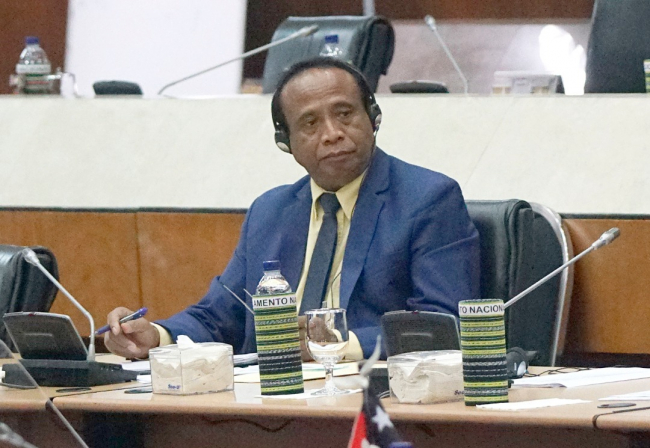Ministru Asuntu Parlamentar no Komunikasaun Sosiál (MAPKOMS), Francisco Jerónimo hola hela nota iha parlamentu Nasional