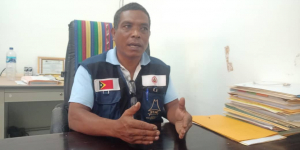 Diretór STAE Baukau, Lucio Salvador Freitas, ko&#039;alia hela ba mídia iha kna&#039;ar fatin, sesta (08/04).