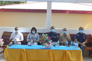MAPKomS, Francisco Martins Jeronimo ho MS liuhusi Diretór Jerál Saúde, Odete Viegas no OMS iha Timor-Leste, Arvind Mathur hala’o kampaña sensibilizasaun vasinasaun Covid-19 ba komunidade sira iha suku Lahae, postu administrativu Aileu Vila, munisípiu Aileu, sábadu (07/17).