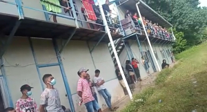 Komunidade sira ne&#039;ebe deskonfia pozitivu Covid-19 ho sira nia familia iha hela fatin Kuarentena iha Same, Sexta (16/4)