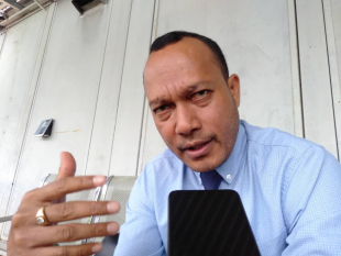 Deputadu Partidu Liberta Popular (PLP) no Prezidenti Komisaun E PN,  Abel Pires ko&#039;alia ba Jornalista iha resinto PN (28/9)