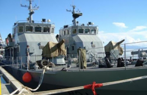Ro Komponente Naval ne&#039;ebe para iha ponte kais Hera