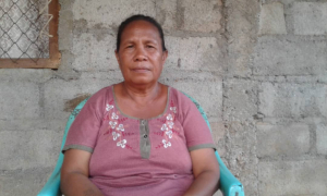 Xefi Aldeia Readodok, Filomena Cárceres ko&#039;alia hela ho www.tempotimor.com iha nia rezidénsia Mantane, Readodok, Domingu (30/05).