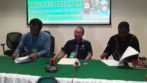 Konferensia de imprensa ne&#039;ebe hato&#039;o husi Francisco Kalbuadi Lay akompana husi Fidelis Magalhães no José Agustinho da Silva iha fatin Konrensia AMP iha Tibar, Likuisa (16/11)