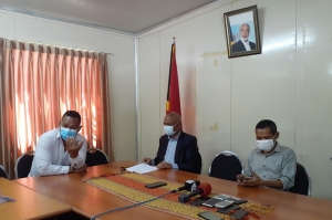 Husi Liman Los Vise Xefe Bankada CNRT Patrocino dos Reis (liman los) Prezidente bankada CNRT, Duarte Nunes (Klaran) no Deputadu Jose virgilio (Karuk) ko&#039;alia ba jornalista sira iha bankada CNRT iha Parlamentu nasional (5/5)