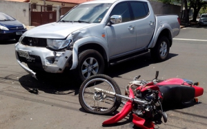 Motor soke malu ho kareta iha liuron Dili