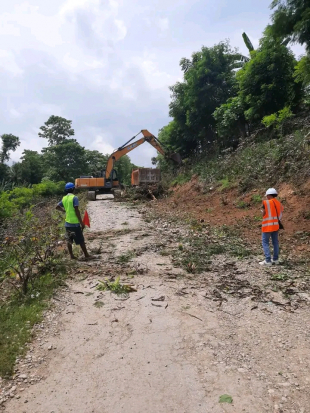 Kompaña hahu ona servisu ba reabilitasaun estrada Lag aba Baguia.