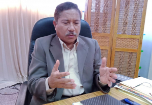 Ministru Petroleu no Minerais (MPM) Victor da Conceição Soares ko&#039;alia hela ho jornalista www.tempotimor.com iha nia knaar fatin, segunda (24/08)