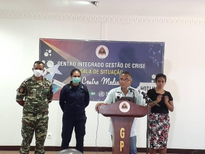 Porta Voz ba Centru Integradu Jestaun Krize, dr. Rui Maria de Araujo durante konferensia Imprensa, iha sala Situasaun iha CCD, Dili (4/4)