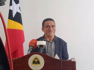 Sekretáriu Estadu Asuntu Kombatentes Libertasaun Nasionál (SEAKLN), Gil da Costa Monteiro &#039;Oan Soru&#039; iha podiun wainhira ko&#039;alia ba Jornalista sira, hafoin hasoru malu ho PM Taur Matan Ruak iha Palasiu Governu, Dili, iha Kuarta Feira (11/11)