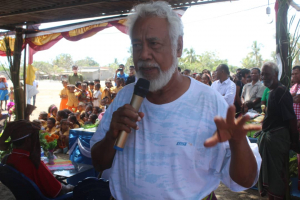 Líder karizmátiku Kay Rala Xanana Gusmăo, atualiza hela informasaun globál kona-ba Pandémia Covid-19 nian ba komunidade sira iha aldeia Rembor, Suku Aiteas, Postu Manatuto Villa, munisípiu Manatuto, tersa (08/09).