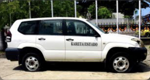 Karreta Estadu ne’ebé para hela iha Edifísiu Estadu.