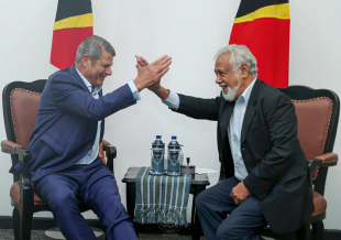 Reprezentante Spesiál Governu Austrália ba Negosiasaun no Dezenvolvimentu Greater Sunrise, Steve Bracks kaer liman ho Primeiru-Ministru, Kay Rala Xanana Gusmão.