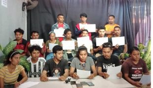 Estudante Atevista Diretu Umanu husi Asian Justice And Right (AJAR) hala&#039;o hela konferénsia Imprensa iha edifísiu HAK, Faról, sesta (19/08).