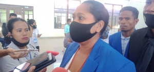 Prezidente CNJTL, Maria Dadi  ko&#039;alia hela ba média sira iha Salaun Dioseze São José Katedral, tersa (20/07).