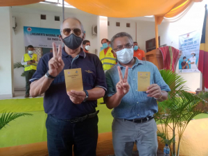 Eis Prezidenti repúblika, José Ramos Horta no Eis Primeiru ministru, Rui Maria de Araújo foto hamutuk hafoin remata simu vasina iha Klinika formoza Bairu dos Grillos Dili, Kuarta (07/04)