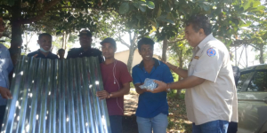 SEPS, Joaquim José Gusmão ne’ebé fó hela apoiu ba vítima dezastre naturais iha Baukau, kuarta (15/12).