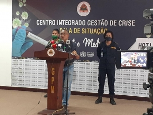 dr. Rui Maria de Araujo portavoz Sentru Integradu Jestaun Krize ba kombate Covid 19 ko&#039;alia ba jornalista sira iha Sala Situasaun CCD (26/4)