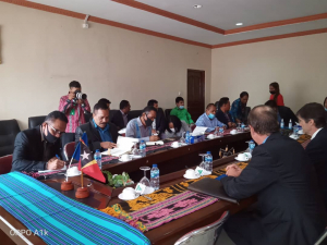 Sekretariu Estadu Formasaun Profisional no Empregu (SEFOPE) Alarico do Rosário ho ninia ekipa tomak hala&#039;o hela sorumutu ho embaixadór Uniaun Europeia (UE) Andrew Jacobs ho ninia kometiva iha salaun inkontru  SEFOPE Caicoli segunda (18/1).
