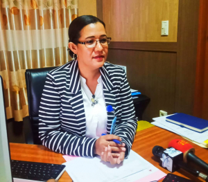 Sekretária Jerál Parlamentu Nasionál Cedelizia Faria dos Santos Hatán hela perguntas husi jornalista sira, Segunda (17/08)
