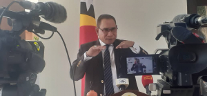  MJ, Manuel Cárceres da Costa ko&#039;alia hela ba media sira hafoin hasoru malu ho Primeiru Ministru, Taur Matan Ruak, iha Rezidénsia Farol, tersa (06/07).