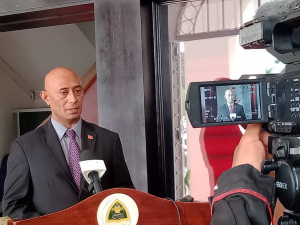 SEKooP Arsenio Pereira da Silva ko&#039;alia ba jornalista sira hafoin hasoru-malu ho Primeiru Ministru Taur Matan Ruak iha palasiu governu, tersa (09/06).