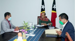 Primeiru Ministru (PM), Taur matan Ruak, hala’o enkontru ho  Vise-Ministru, Abílio Xavier de Araújo no Sekretáriu Estadu Ambiente, Demétrio do Amaral de Carvalho.