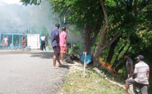 Sarani Katólika husi Bairo São Francisco de Asis no Bairo Sentru B, iha Aldeia 4 de Setembro Suku Komoro, hala&#039;o limpeza jerál iha Gruta Ave Maria Komoro.