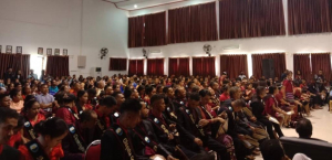 Finalista sira husi Fakuldade Siénsia Sosiál (FSS) Universidade Nasionál Timor Lorosa&#039;e (UNTL) partisipa hela serimónia Yudisium ba dalan XXI iha salaun Ian Martin Infordepe, Sesta (4/9)