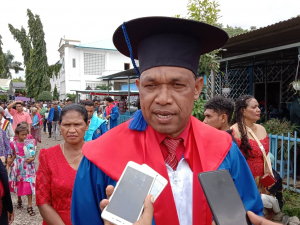 Deputadu Bankada Kmanek Haburas Unidade Nasionál Timor Oan (KHUNTO), Luís Roberto.