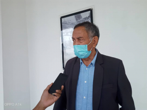Deputadu bankada Congresso Nacional de Reconstrução Timorense (CNRT) Arão Noe koalia hela ho jornalista iha Parlamentu Nasional, kuarta (13/1).