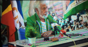 Prezidente CNRT, Kay Rala Xanana Gusmao ko&#039;alia ba jornalista sira iha sede Partidu nian iha bairro dos Grillos, Dili, Segunda (26/4)