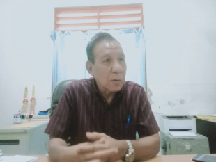 Admistradór postu Baukau Villa, Munisípiu Baukau, Francisco Ximenes ko&#039;alia hela ba media sira iha kna’ar fatin Villa antiga, kuarta (10/11).