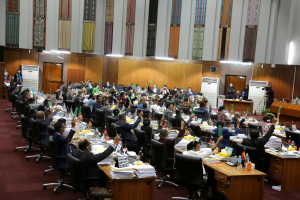 Deputadu sira halo diskusaun no aprovasaun hela ba Ministériu Defeza nia iha Parlamentu Nasionál.