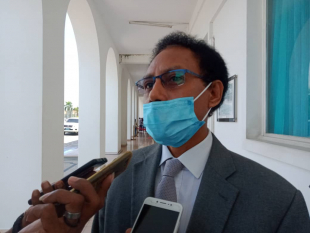 Ministru Kordenador Asuntu Ekonomiku (MKAE), Joaquim Amaral ko&#039;alia hela ba media sira hafoin reuniaun Konsellu Ministru iha palasiu governu, kuarta (27/01/21)