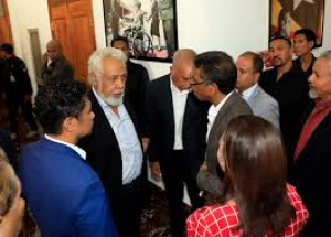 Deputadu Bankada PD, Antonio da Conceicao ko&#039;alia ho Eis PM (2007-2014) Kay Rala Xanana Gusmao iha Palasiu Prezidensial Hafoin hasoru Malu ho PR Francisco guterres Lu Olo iha inisiu tinan ne&#039;e