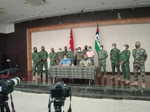 Ekipa Komisaun Rekrutamentu Falintil-Forca defeza Timor Leste (F-FDTL) lee hela rezultadu kandidatu sira ne&#039;ebe pasa ona iha selesaun dokumentus liuhusi Komferensia imprensa iha Salaun Kuartel Jerál F-FDTL Fatuhada, sexta (21/05).