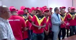 Traballadór Timoroan sira hasoru malu ho ulun bo&#039;ot SEFOPE nian antes arangka, iha fulan ruma kotuk