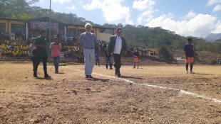 Eis komandante en Xefe das FALINTIL, Kay Rala Xanana Gusmao ho Dr. Jose Ramos Horta halo abertura ba kopia Sali-Magu, Sabado (19/9)