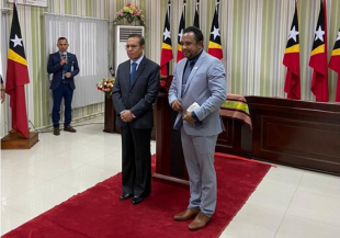 Foto hamutuk PA RAEOA, Arsenio Bano ho ho PM Taur Matan Ruak iha palasiu Governu Hafoin Pose (12/6)