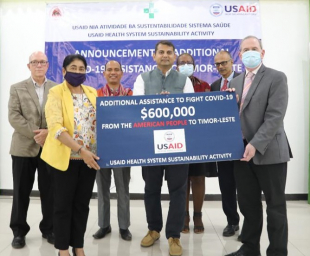 Estadu Unidu Amérika (EUA) liuhusi Ajénsia Estadus Unidus ba Dezenvolvimentu Internasionál (USAID) entrega simbolika orsamentu ho montante hamutuk $ 600,000 ba Ministra Saúde (MS), Odete Freitas Belo.