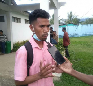 Koordenadór ASKODE, Hipólito Alves dos Santos, ko&#039;alia hela ho www.tempotimor.com iha MAP Munisipiu Ainaru, kinta (08/07).