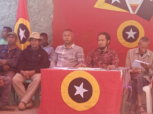 Portavoz DIGOV Gil Ferdes da Costa hamutuk ho kometiva iha hela sede CPD-RDTL nian iha Manleuana hodi hala&#039;o Konferénsia Imprensa kona-ba Reabilitasaun Aeroportu Baucau. Tersa (15/9).