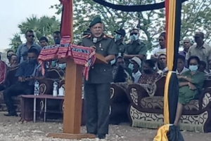 Xefe Estadu Maior-Jenerál FALINTIL-Forsa Defeza Timor Leste (F-FDTL), Tenente-Jenerál Lere Anan Timur, diskursu hela iha área Komandante David Alex ‘Daitula’ lakon, Baukau, sábadu (27/11).