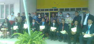 Ministra Saúde, Odete Maria Freitas Belo foto hamutuk ho kargu xefia sira iha Óspital Baukau, hafoin nomeasaun, Kinta (21/04).