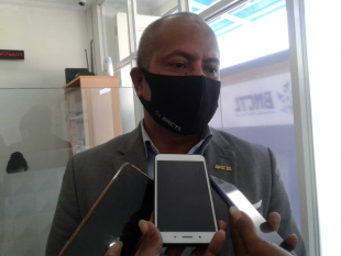 Diretor BNCTL, Brigido de Sousa ko&#039;alia ba Jornalista sira, iha Kuluhun, Dili (14/4)